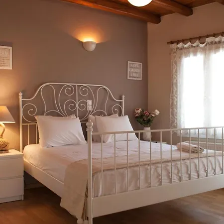 Alina Villa Párosz